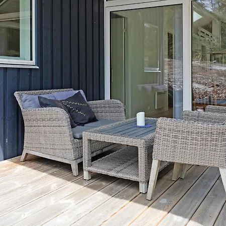 Three-bedroom In Nexo Feriehus *