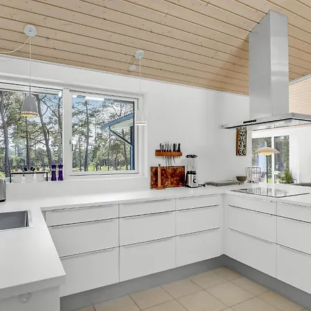 Feriehus Three-bedroom In Nexo Vester Somarken