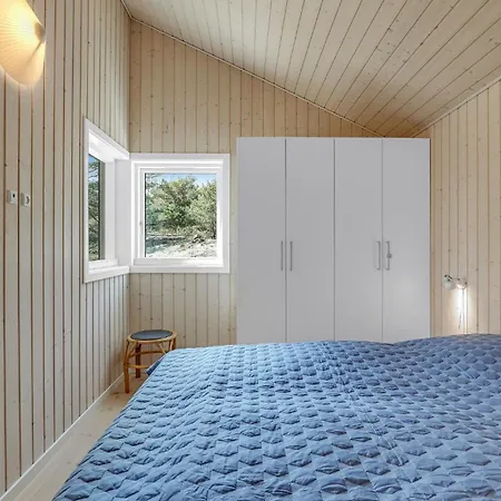 Feriehus Three-bedroom In Nexo Vester Somarken