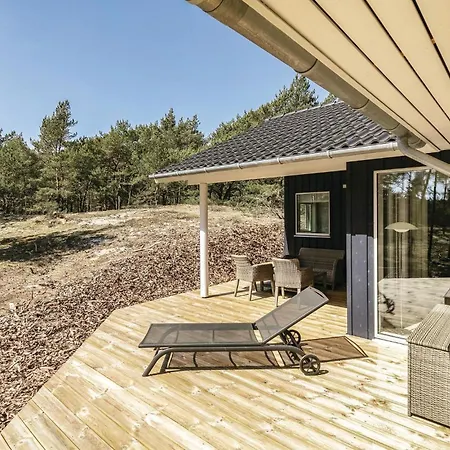 Three-bedroom In Nexo Feriehus Vester Somarken